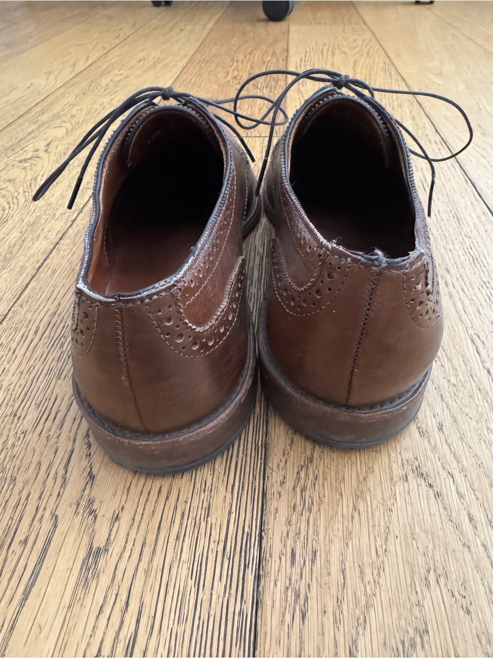 Allen Edmonds Brown Leather Cap-Toe Brogues - Picture 4 of 6